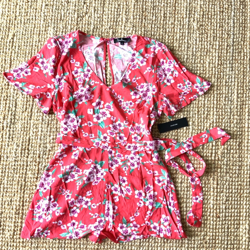 NEW LULUS Summer Travel Red Floral Romper SMALL S - Picture 2 of 8
